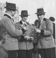 1934